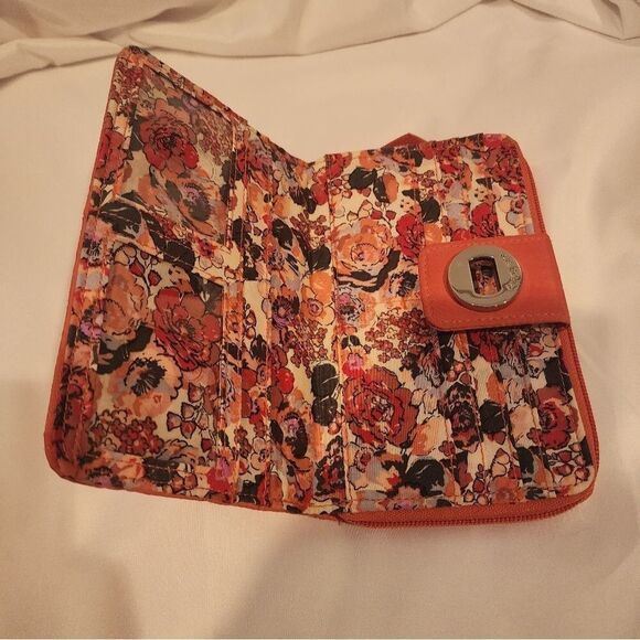 Vera Bradley RFID turn lock pink wallet like new - Picture 3 of 8